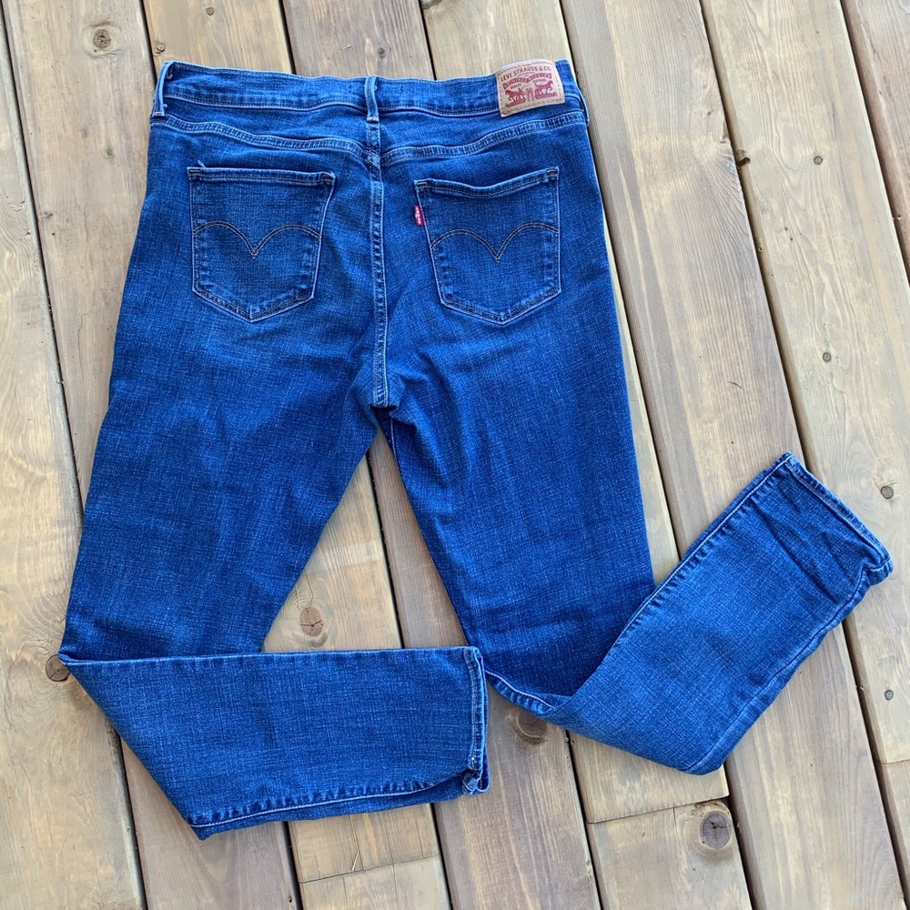 Levi’s women’s medium wash skinny stretch jeans